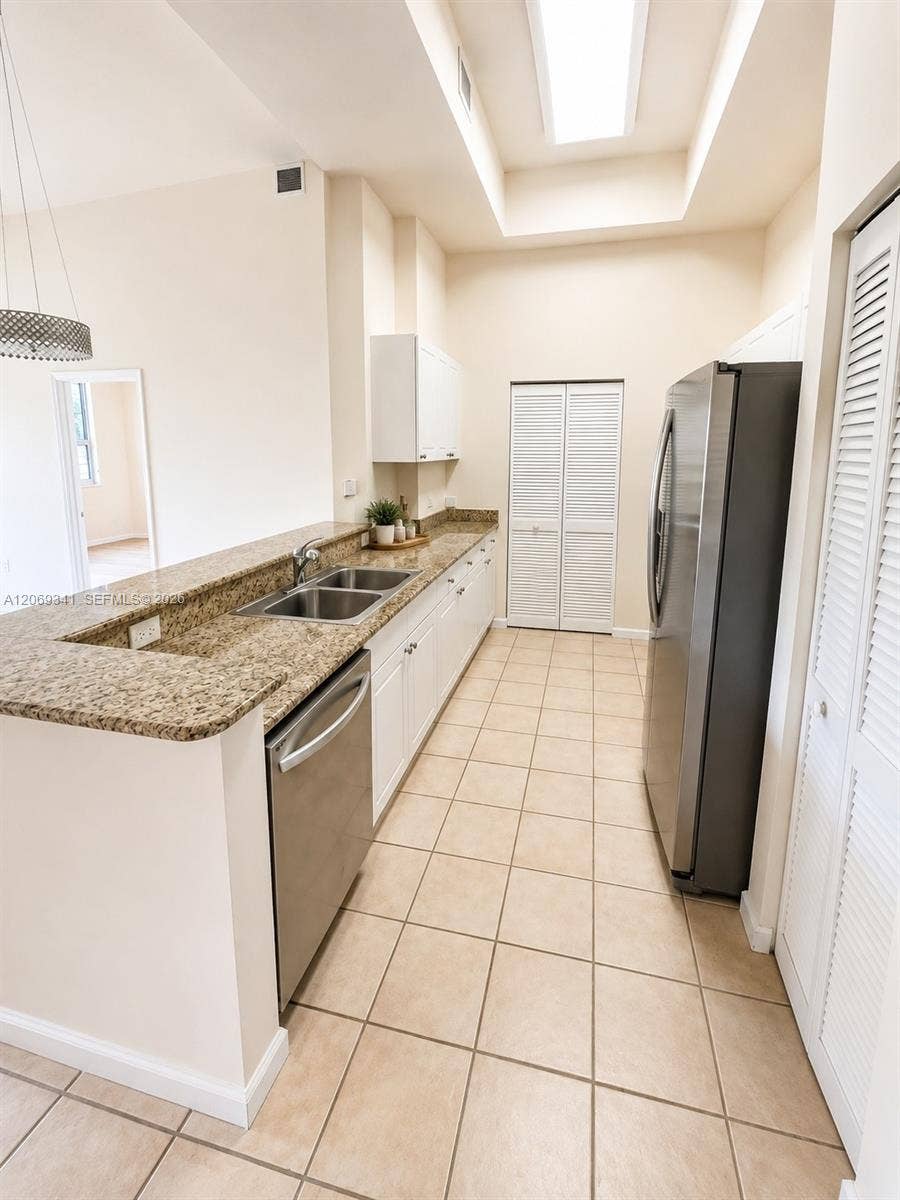 19501 W Country Club Drive, #210, Aventura, FL 33180 Photo 7