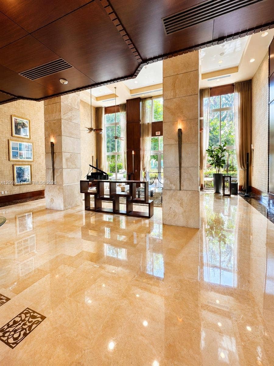 19501 W Country Club Drive, #210, Aventura, FL 33180 Photo 4