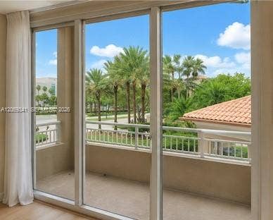 19501 W Country Club Drive, #210, Aventura, FL 33180 Photo 2