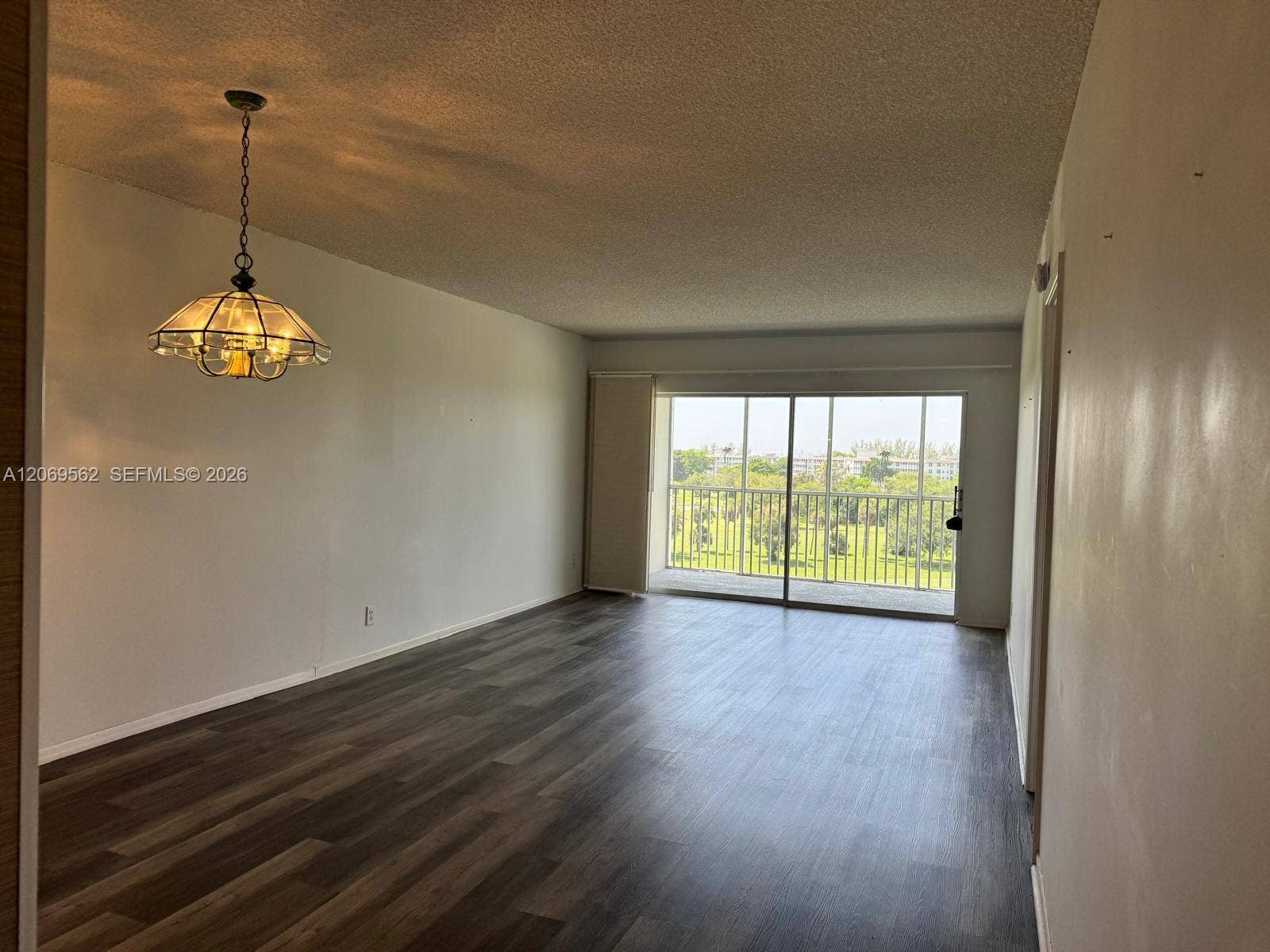 2950 N Palm Aire Drive, #605, Pompano Beach, FL 33069 living room