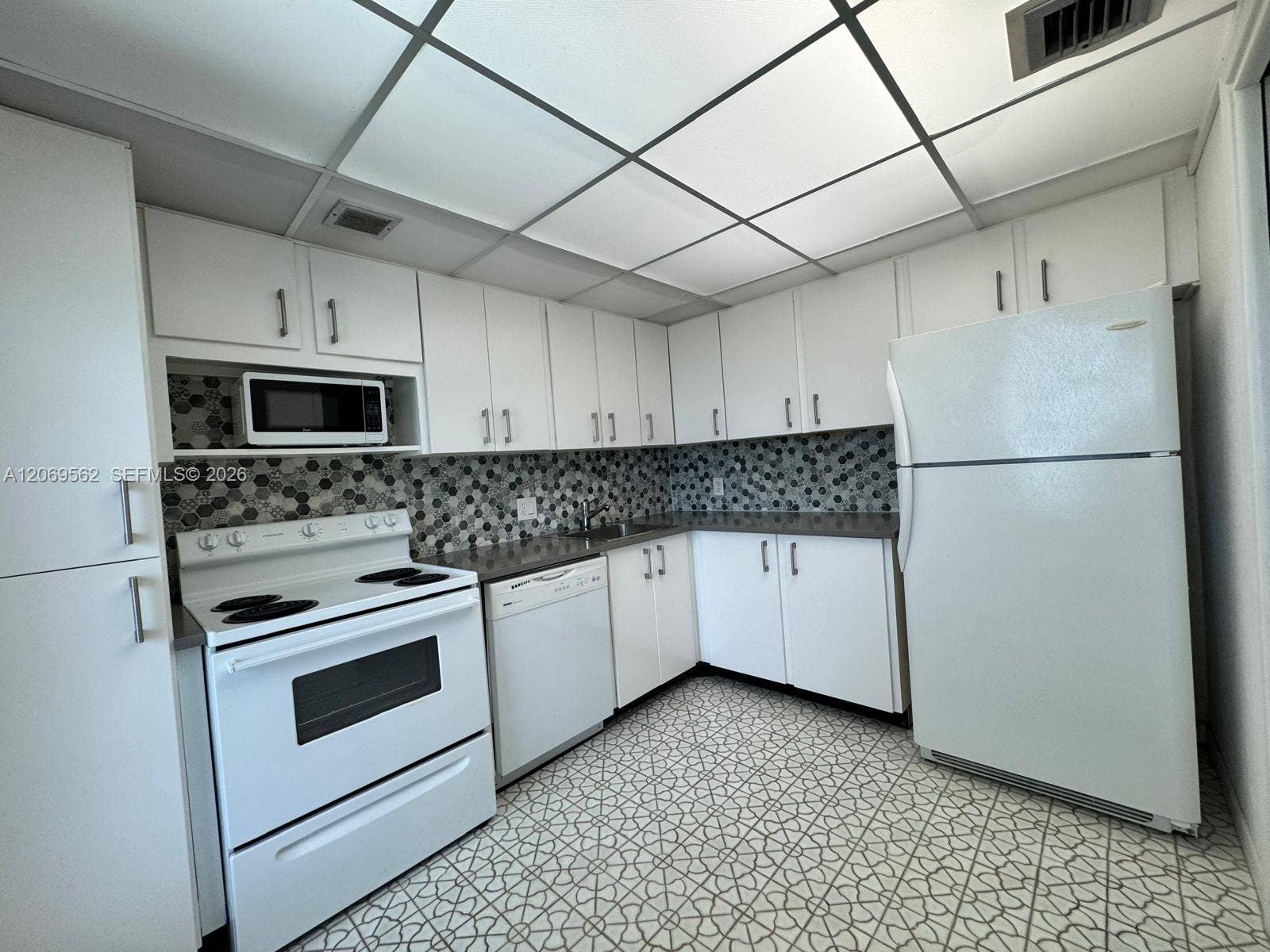 2950 N Palm Aire Drive, #605, Pompano Beach, FL 33069 Photo 5