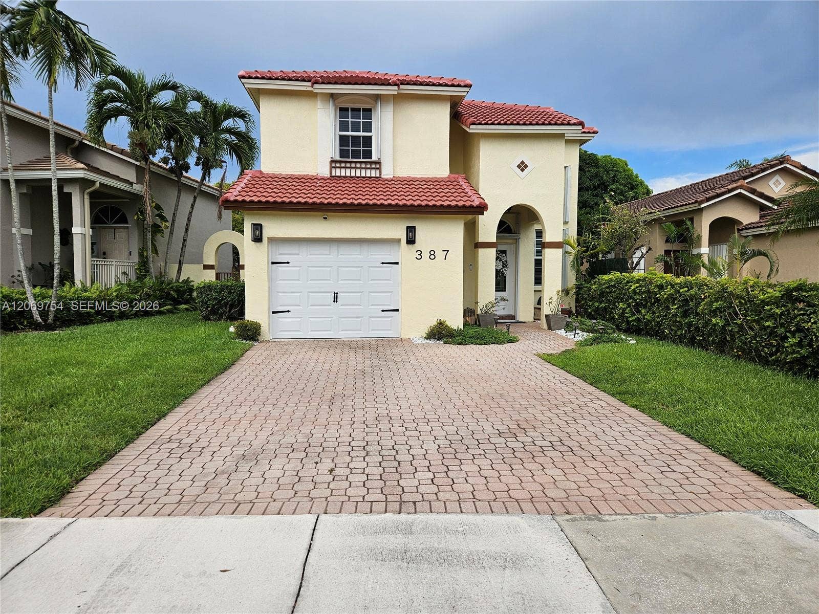 387 NW 107th Avenue, Pembroke Pines, FL 33026 Photo 2