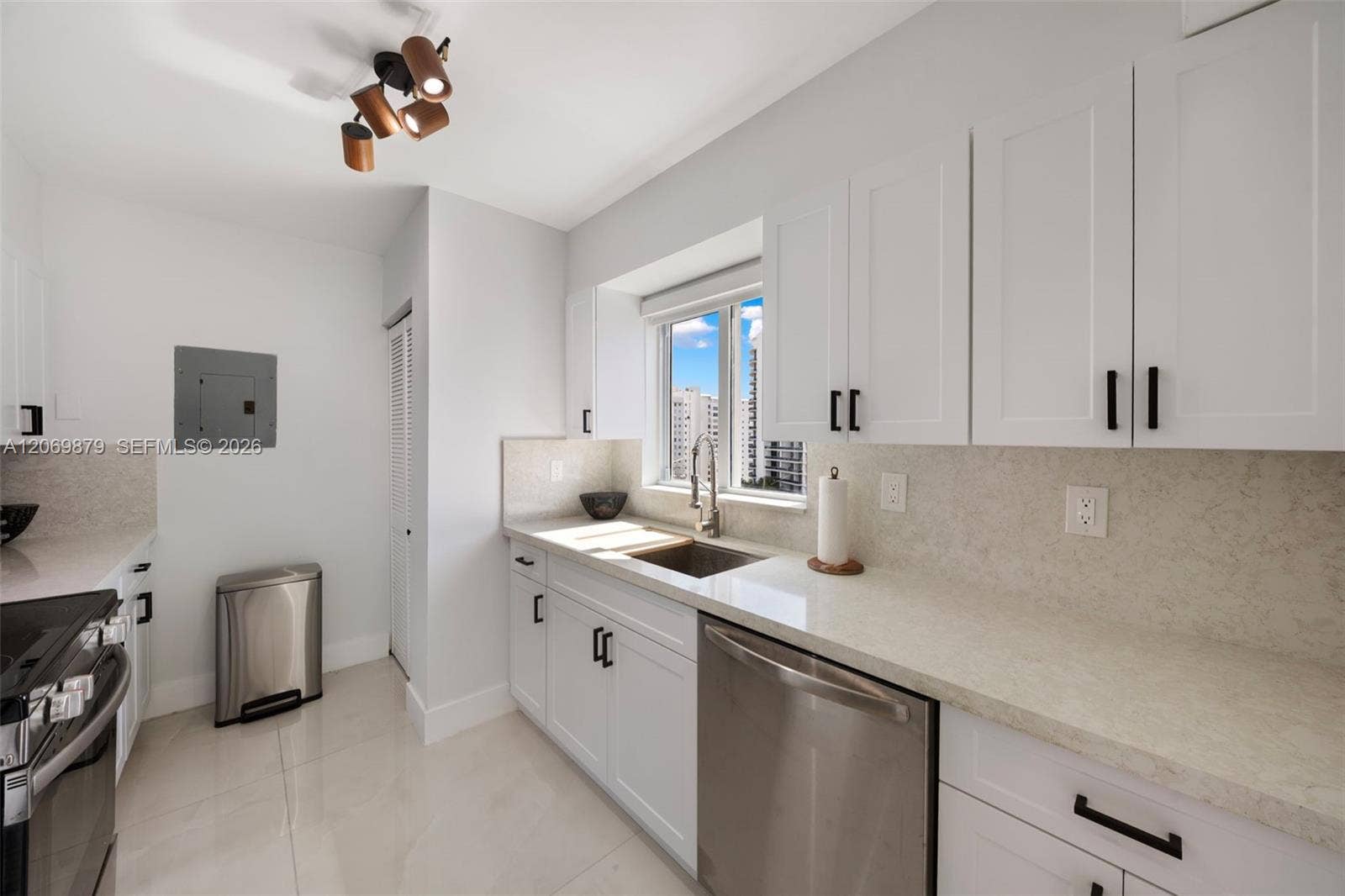 5900 Collins Avenue, #1204, Miami Beach, FL 33140 Photo 12