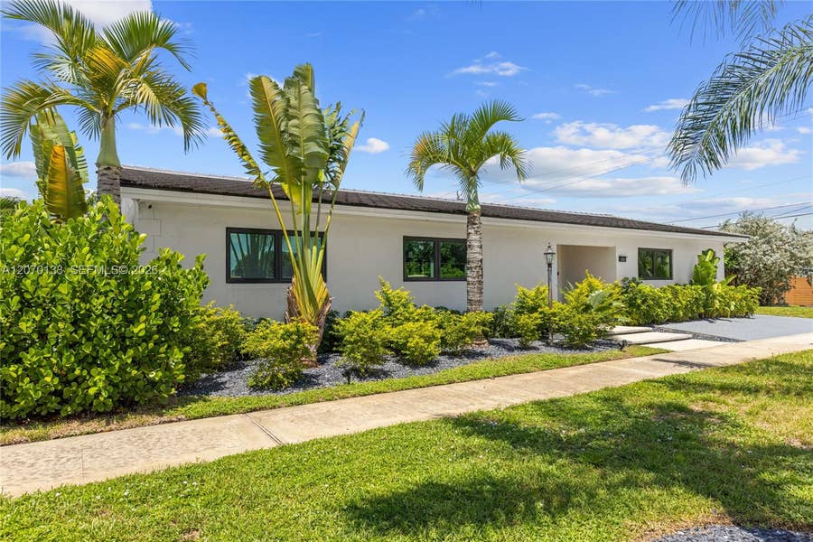 Property photo for 200 N 52nd Avenue, Hollywood, FL