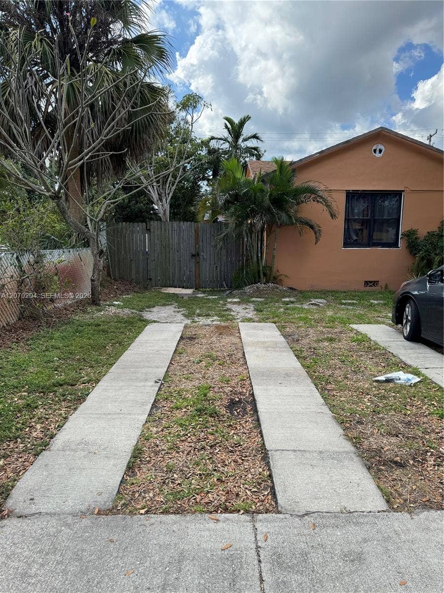 Property photo for 1018 N 17th Court, #2B, Hollywood, FL
