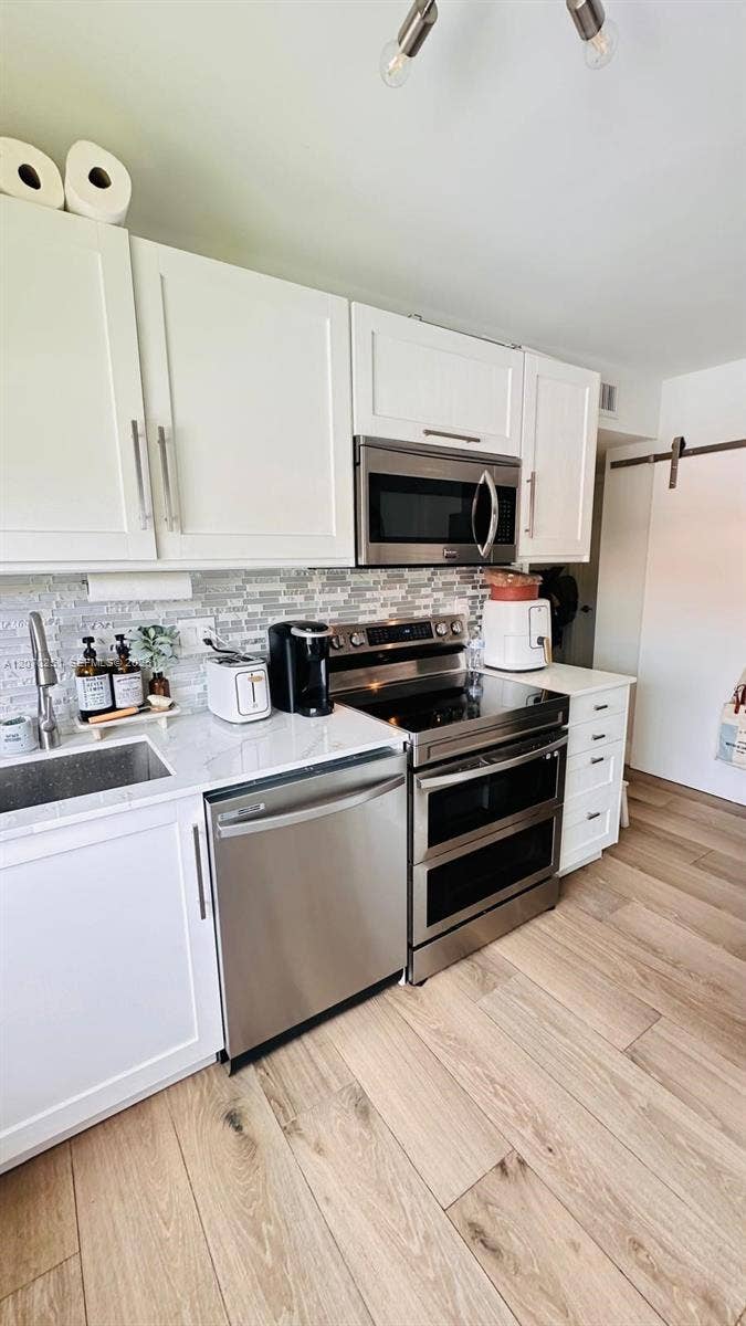 223 Lakeview Drive, #204, Weston, FL 33326 Photo 6