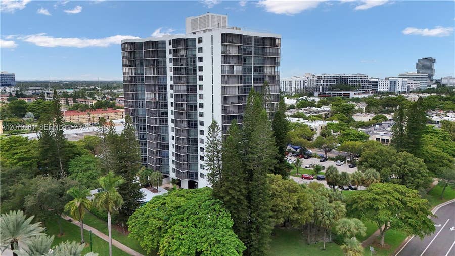 Property photo for 20100 W Country Club Drive, #1003, Aventura, FL