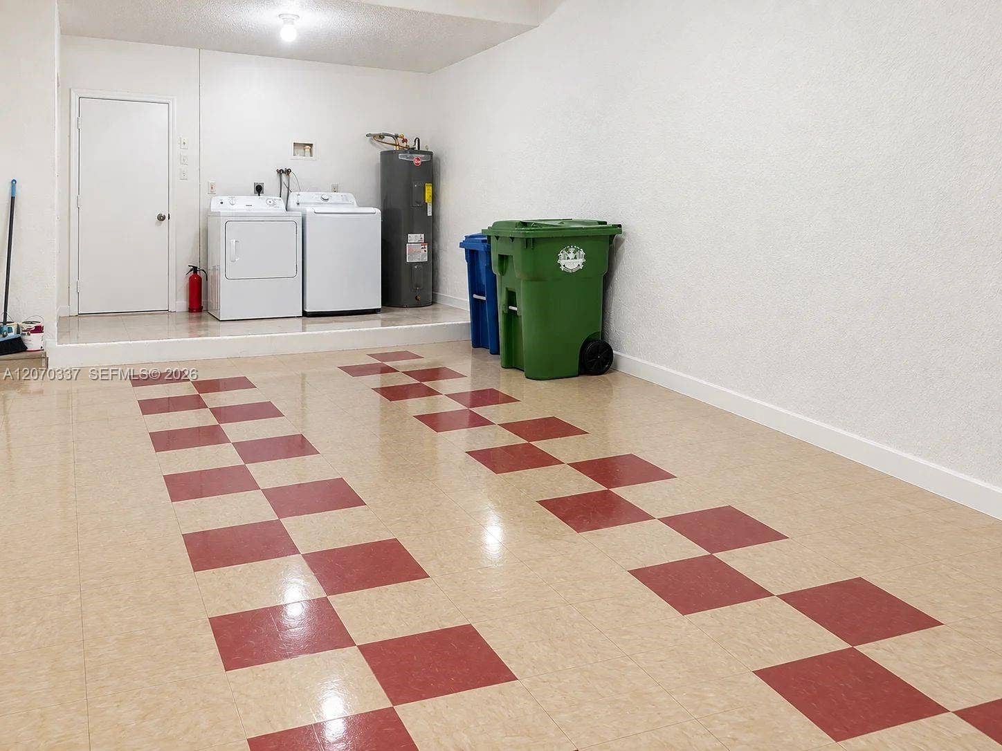1809 Salerno Circle, Weston, FL 33327 Laundry/Garage