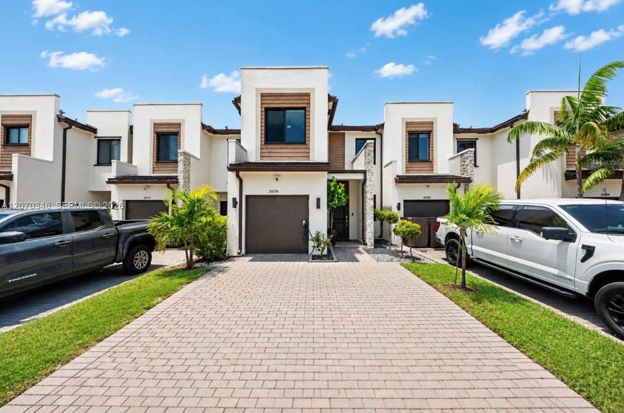 Property photo for 20576 NE 5th Place, Miami, FL