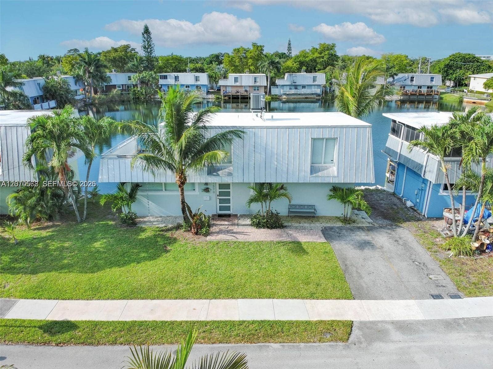 1370 NE 40th Drive, Oakland Park, FL 33334 Photo 4