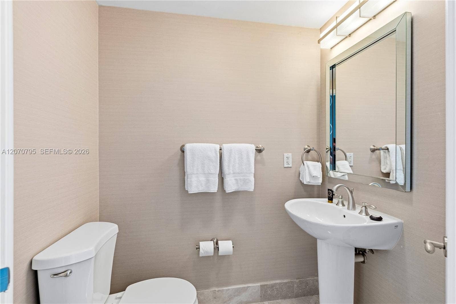 4401 Collins Avenue, #1915/1917, Miami Beach, FL 33140 2nd bathroom-1915