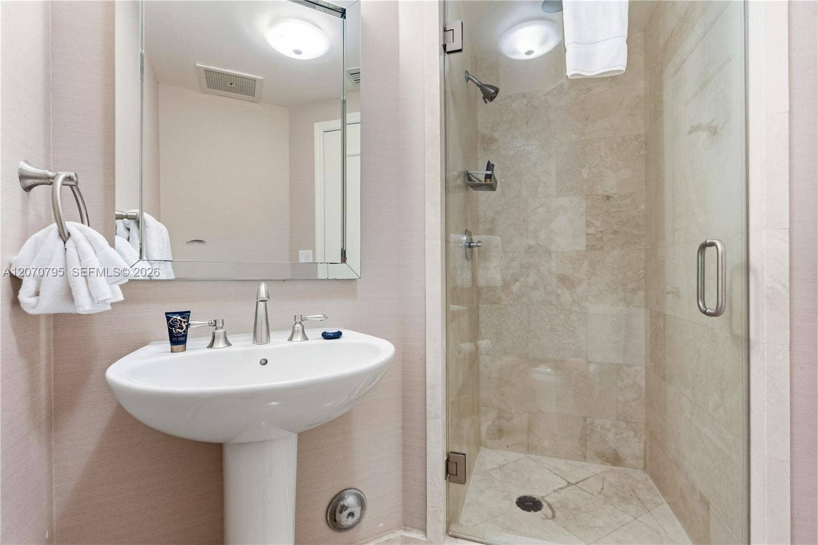 4401 Collins Avenue, #1915/1917, Miami Beach, FL 33140 2nd bathroom-1915