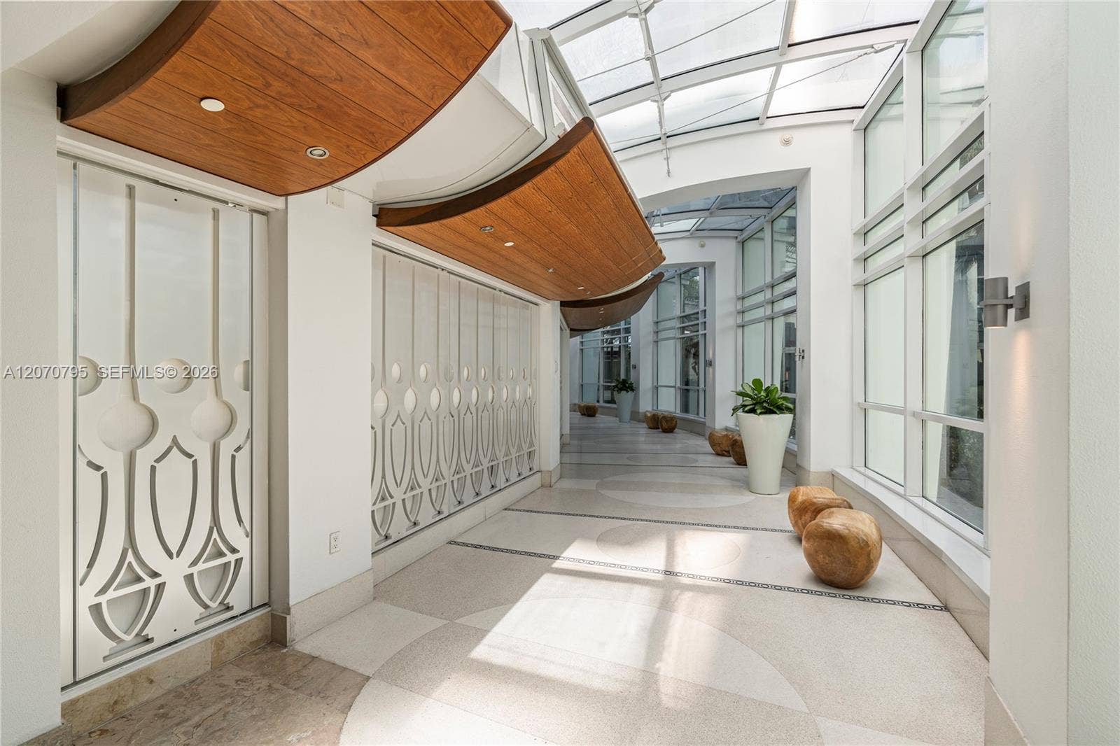 4401 Collins Avenue, #1915/1917, Miami Beach, FL 33140 Hotel hallway