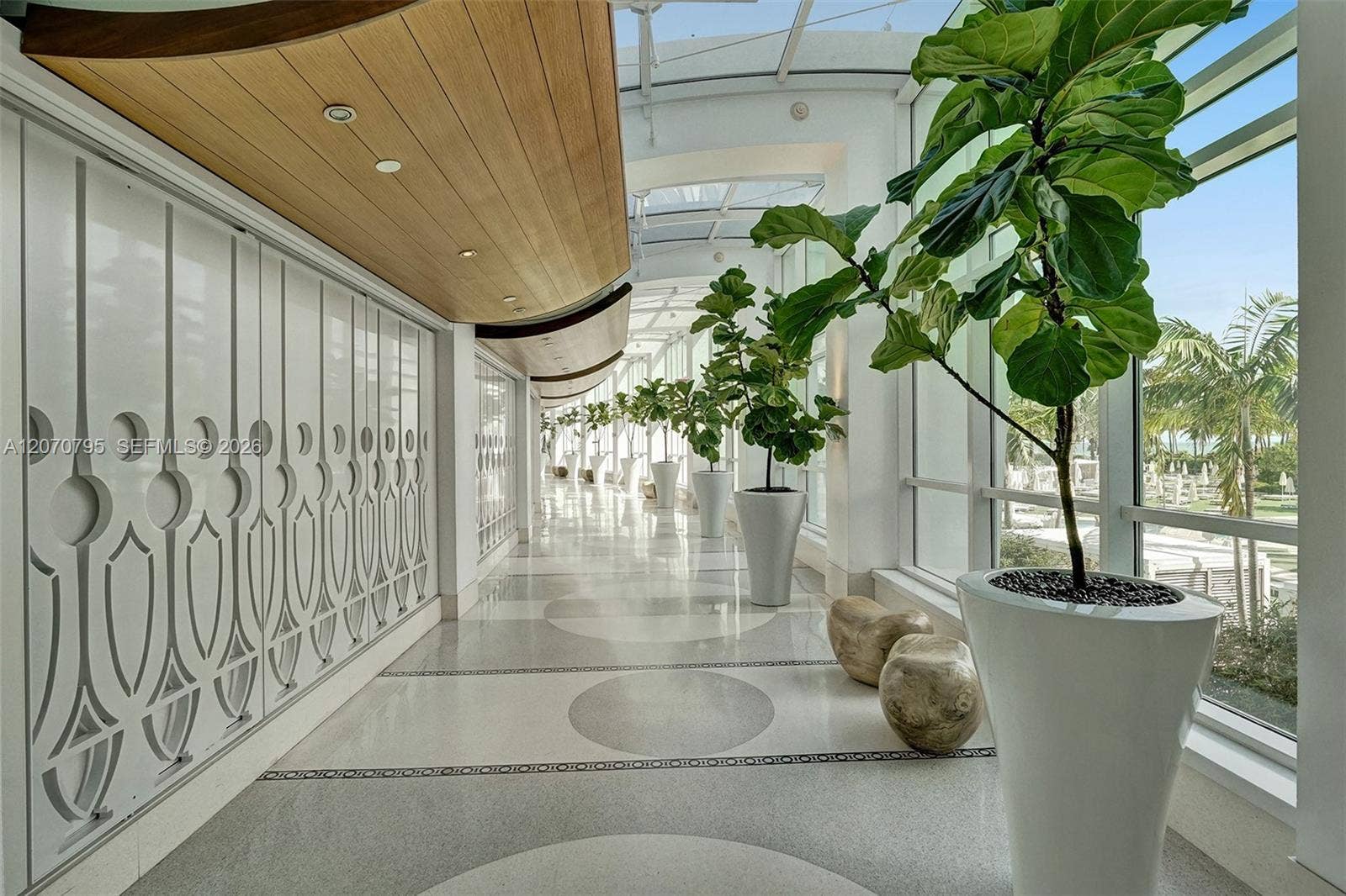 4401 Collins Avenue, #1915/1917, Miami Beach, FL 33140 Hotel hallway
