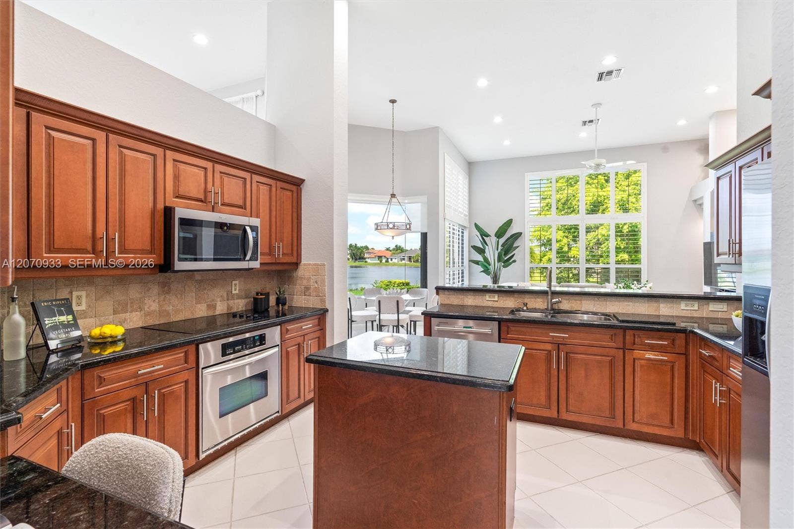 2733 Meadowood Drive, Weston, FL 33332 Photo 8