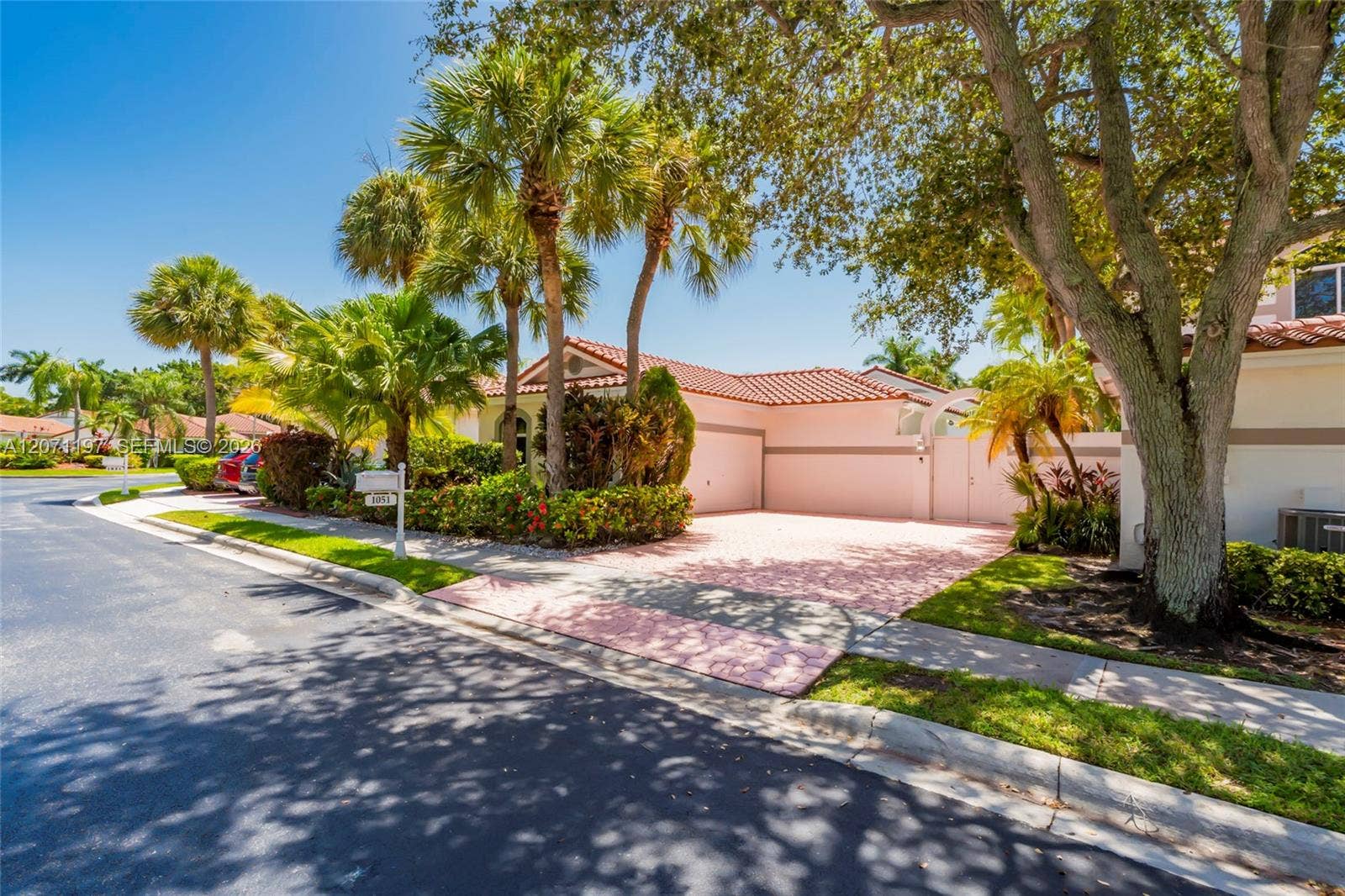 1051 Bel Aire Drive W, Pembroke Pines, FL 33027 Photo 38