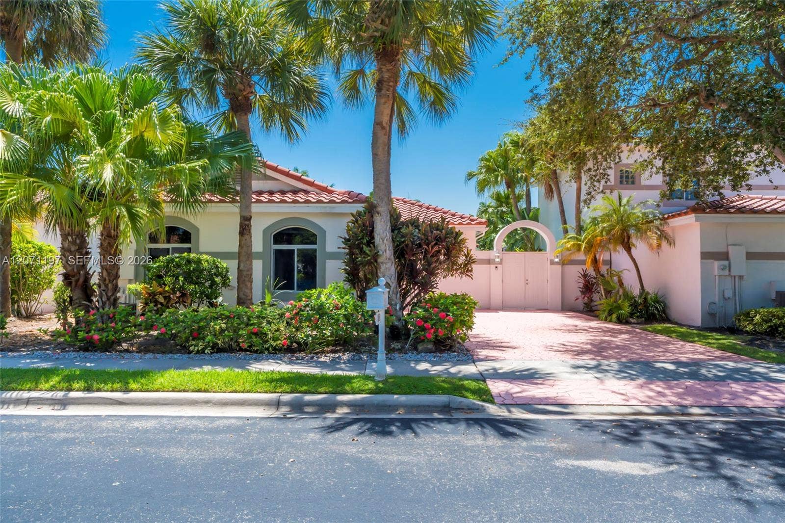 1051 Bel Aire Drive W, Pembroke Pines, FL 33027 Photo 41