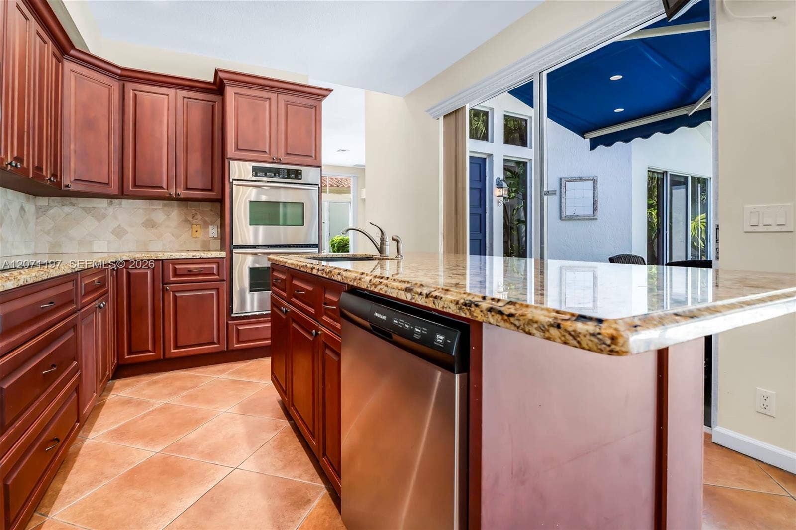 1051 Bel Aire Drive W, Pembroke Pines, FL 33027 Photo 10