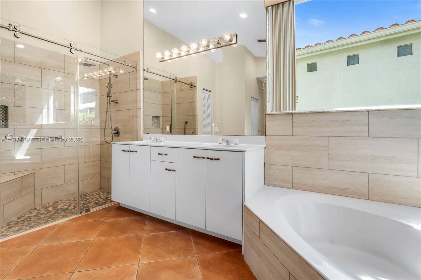 1051 Bel Aire Drive W, Pembroke Pines, FL 33027 Photo 17