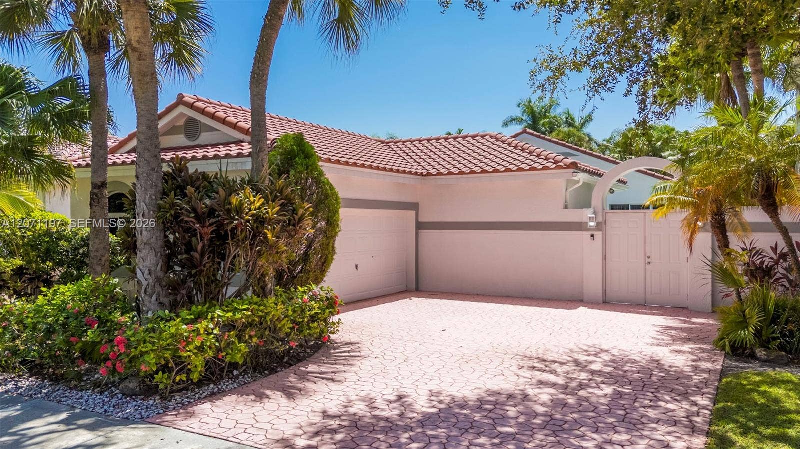 1051 Bel Aire Drive W, Pembroke Pines, FL 33027 Photo 40