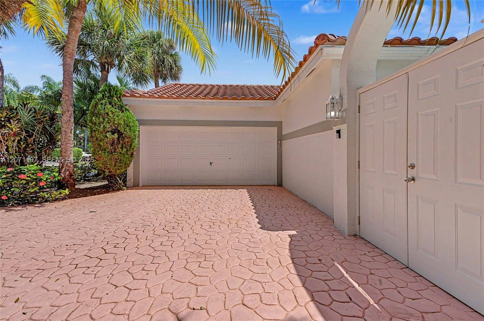 1051 Bel Aire Drive W, Pembroke Pines, FL 33027 Photo 25