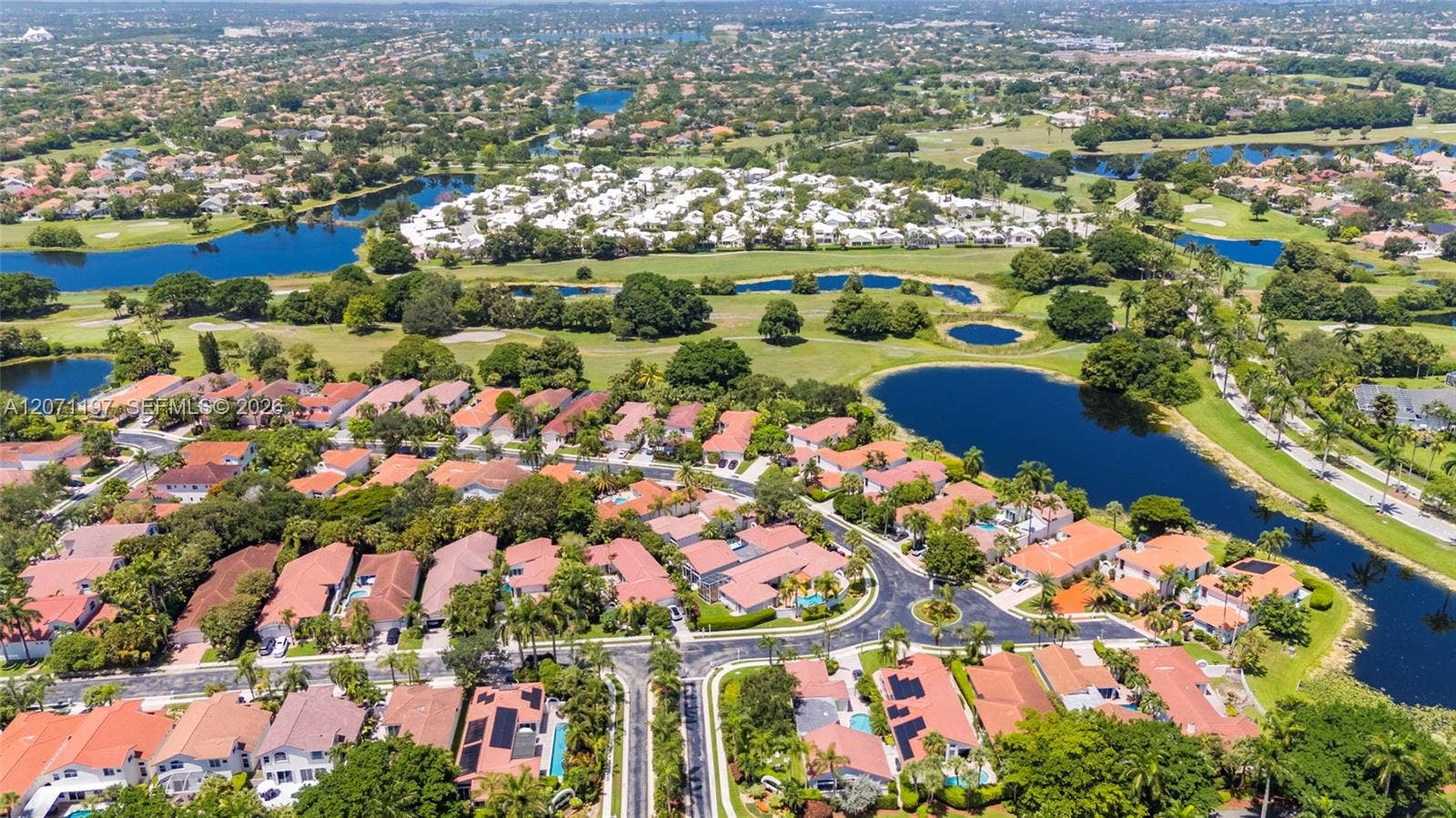 1051 Bel Aire Drive W, Pembroke Pines, FL 33027 Photo 4