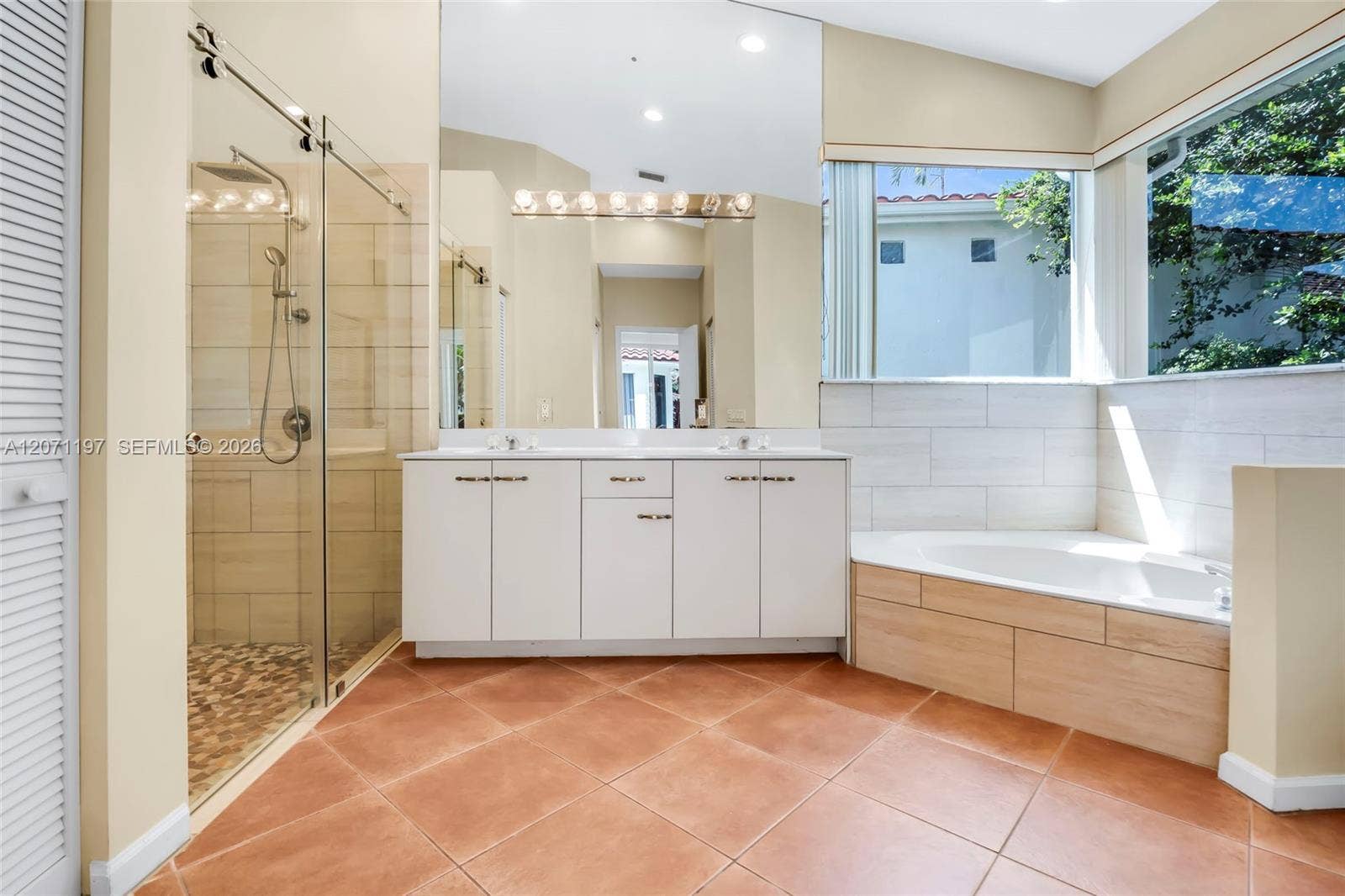 1051 Bel Aire Drive W, Pembroke Pines, FL 33027 Photo 16