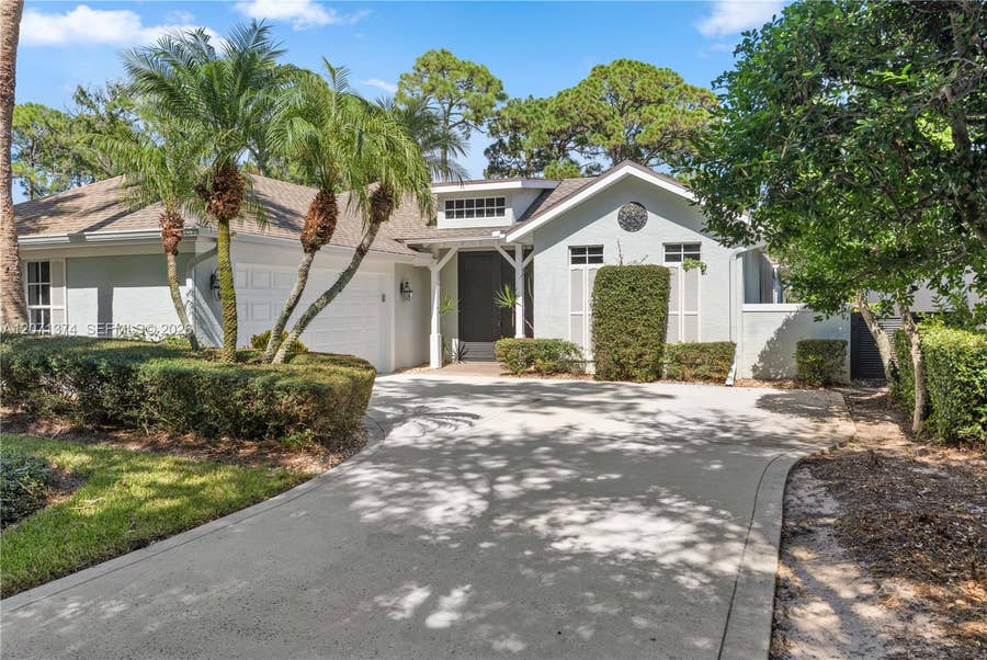 Property photo for 1018 SW Carolina Circle SW, Vero Beach, FL