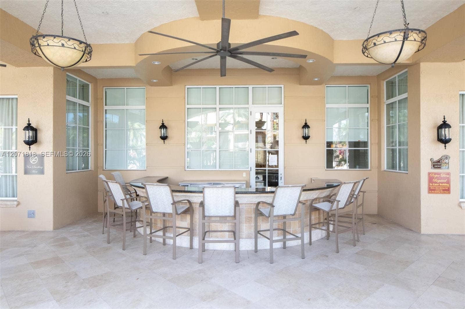 Pool bar rounds to inside bar