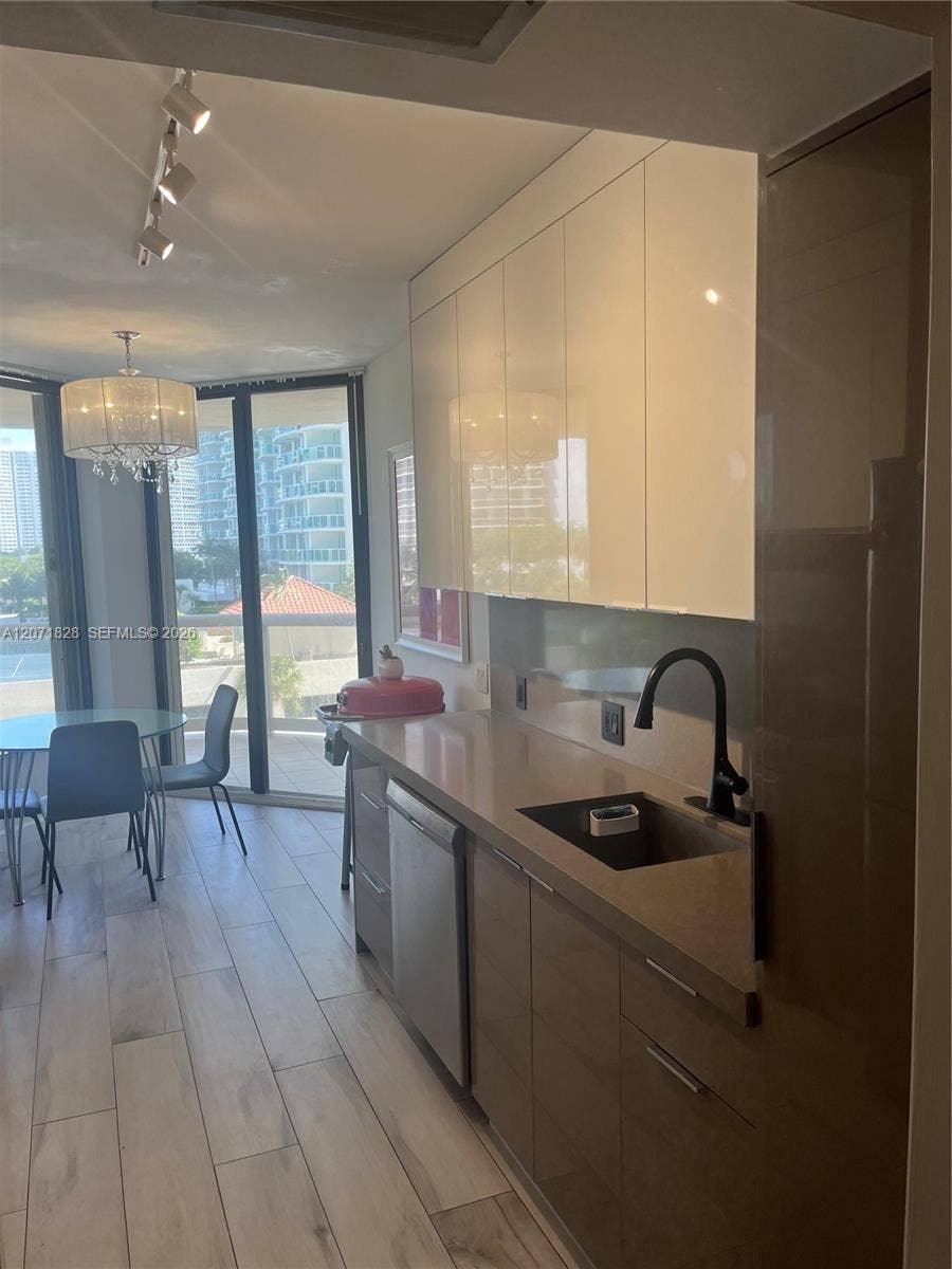 20191 E Country Club Drive, #503, Aventura, FL 33180 Photo 12