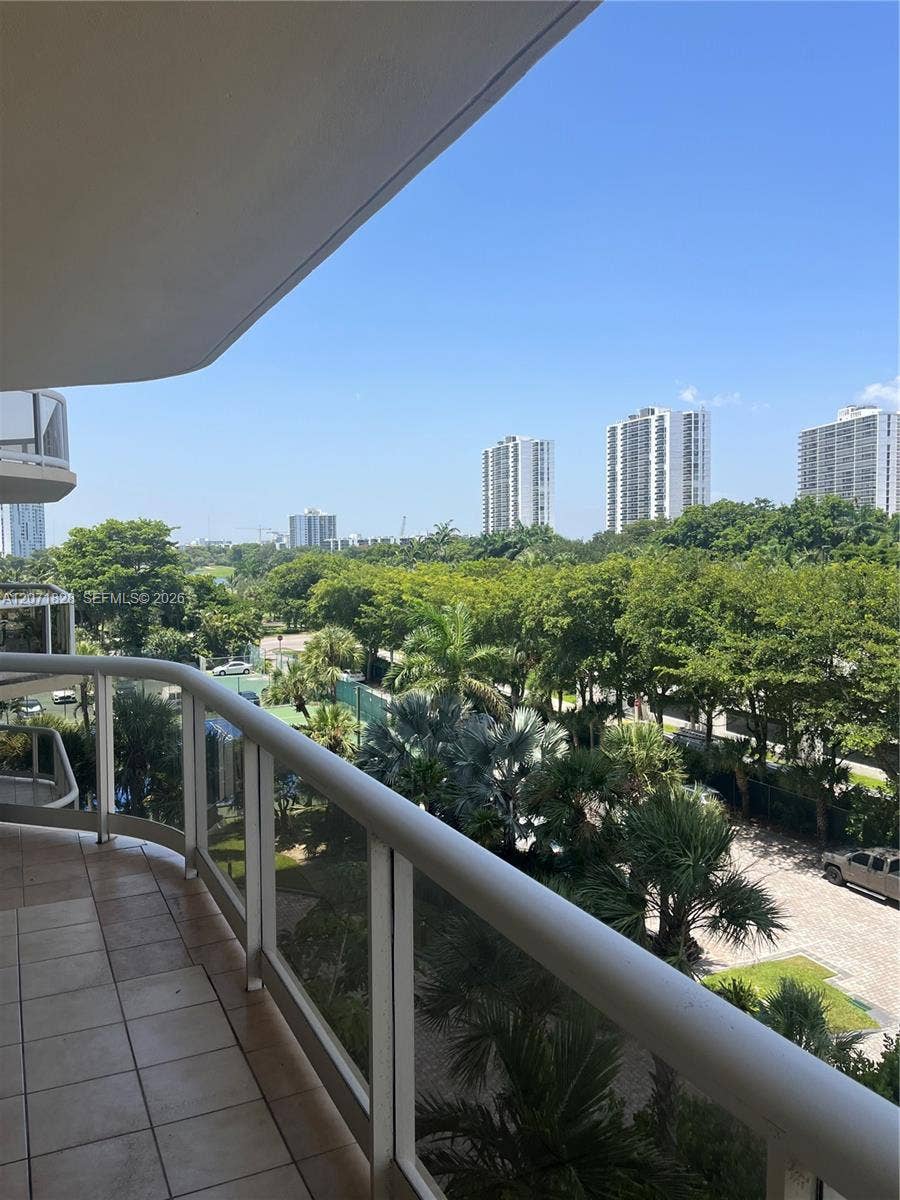 20191 E Country Club Drive, #503, Aventura, FL 33180 Photo 11