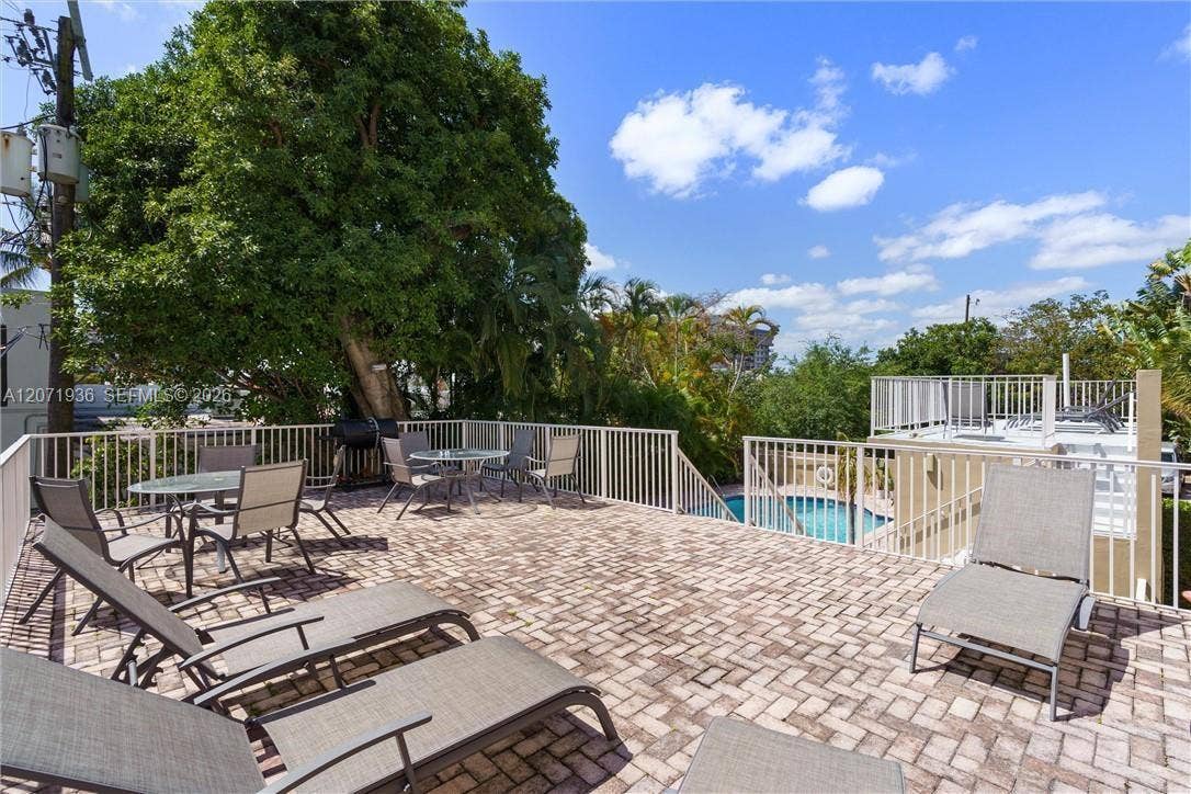 1050 SE 15th Street, #202, Fort Lauderdale, FL 33316 Photo 2