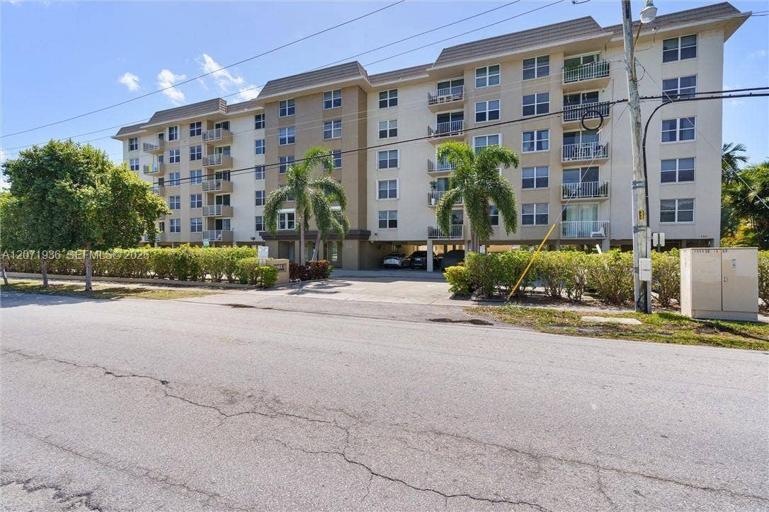 1050 SE 15th Street, #202, Fort Lauderdale, FL 33316 Photo 3