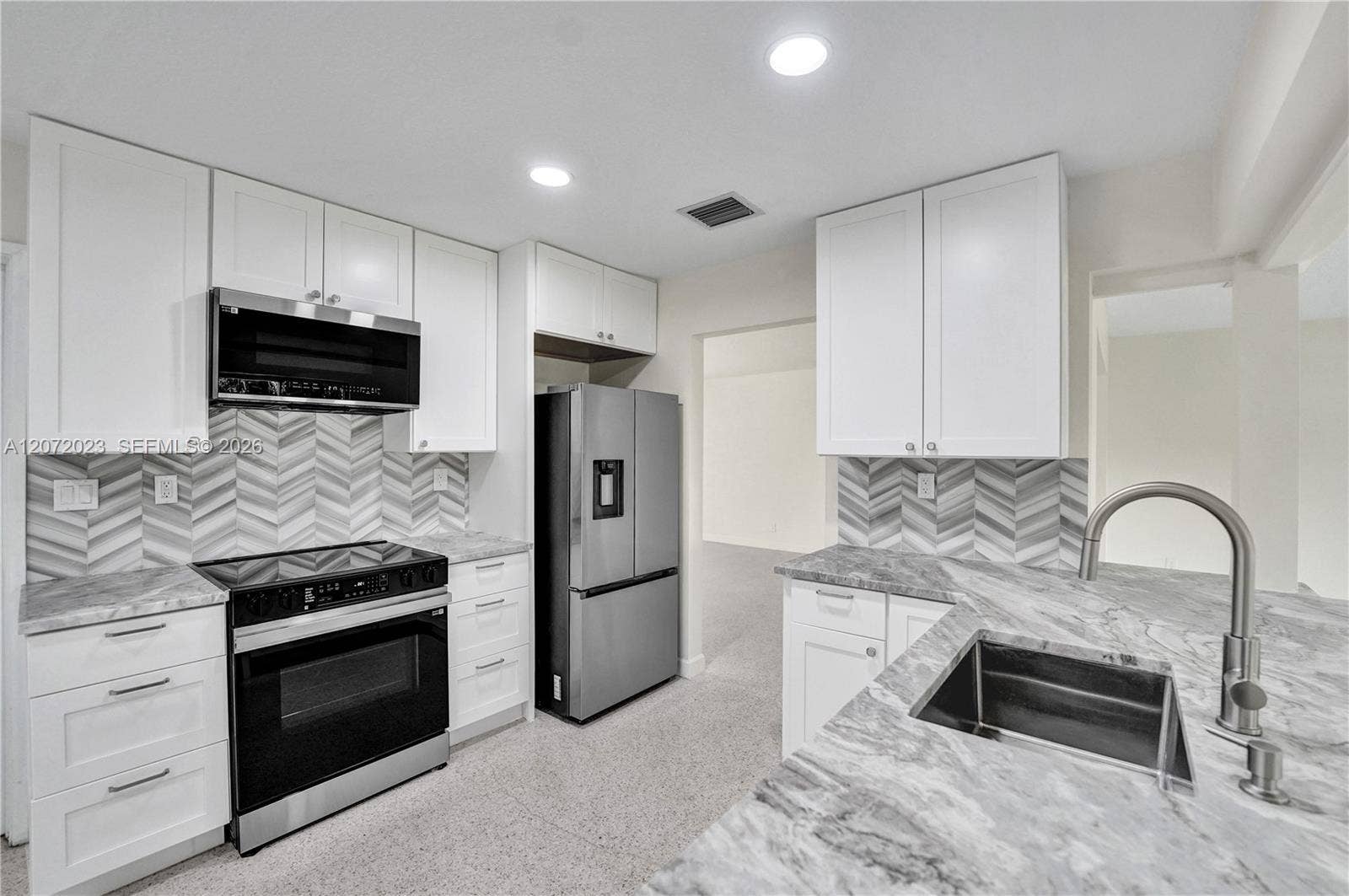1524 NE 37th Street, Oakland Park, FL 33334 Photo 2