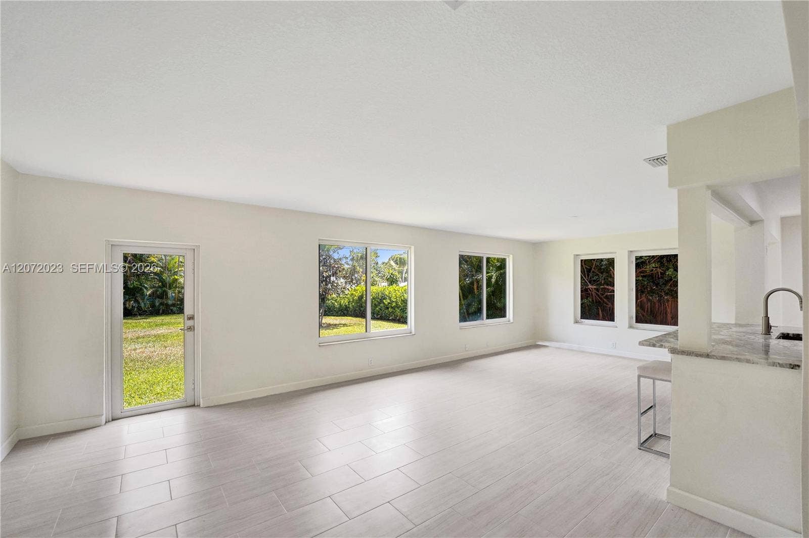 1524 NE 37th Street, Oakland Park, FL 33334 Photo 17