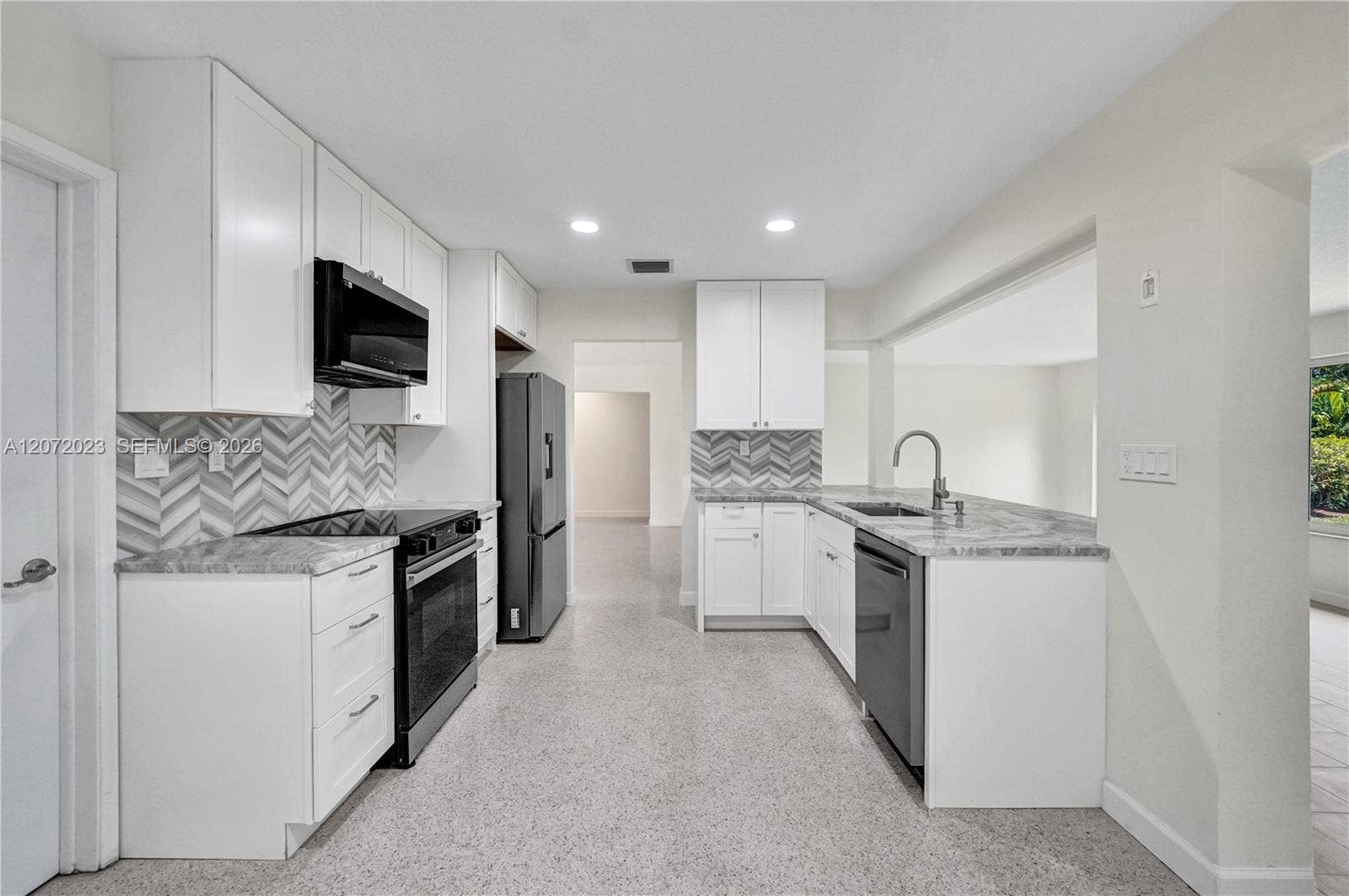 1524 NE 37th Street, Oakland Park, FL 33334 Photo 3
