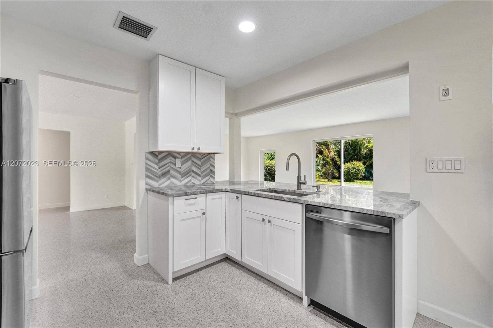1524 NE 37th Street, Oakland Park, FL 33334 Photo 4
