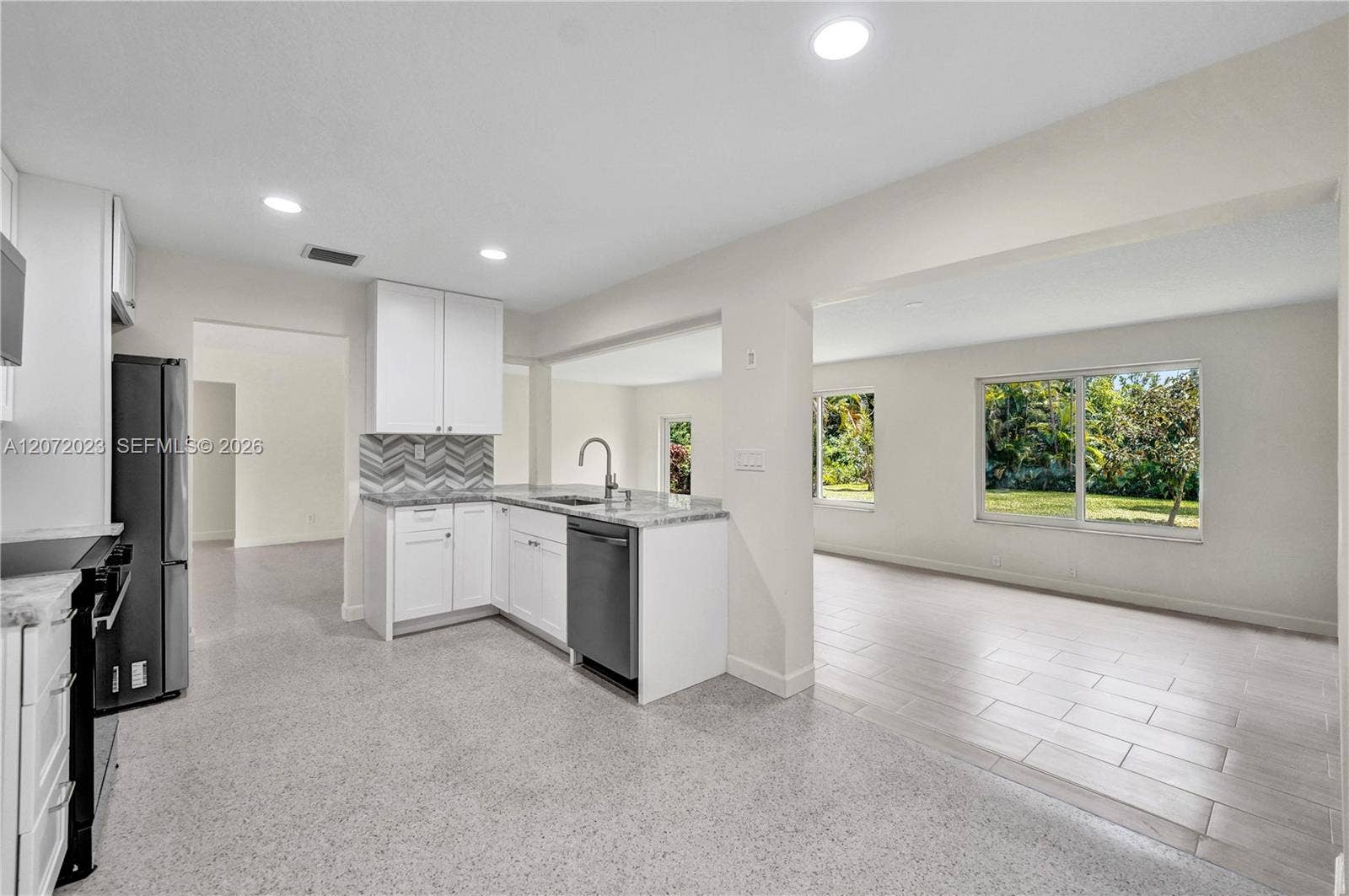 1524 NE 37th Street, Oakland Park, FL 33334 Photo 8