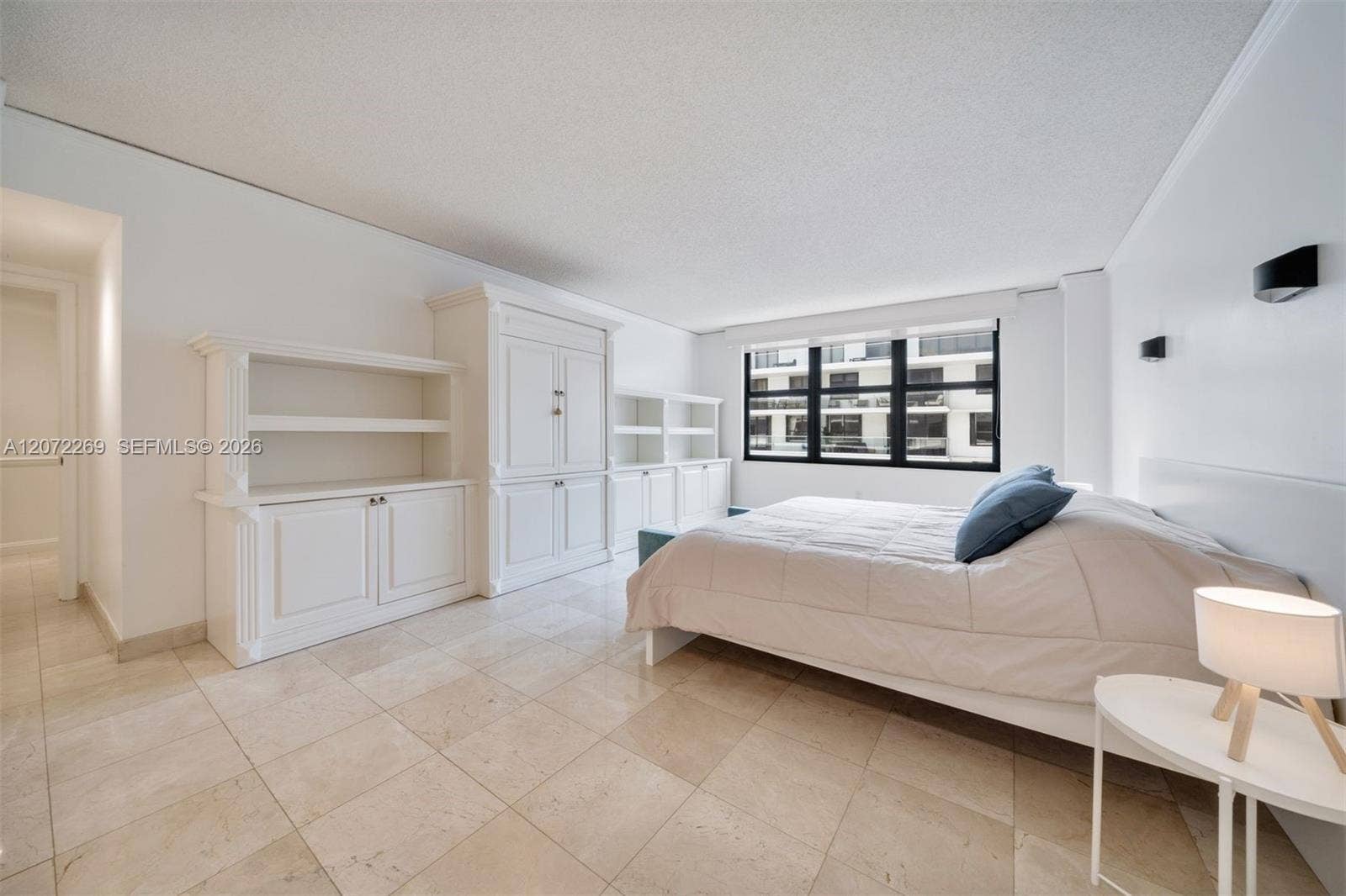 Photo 33