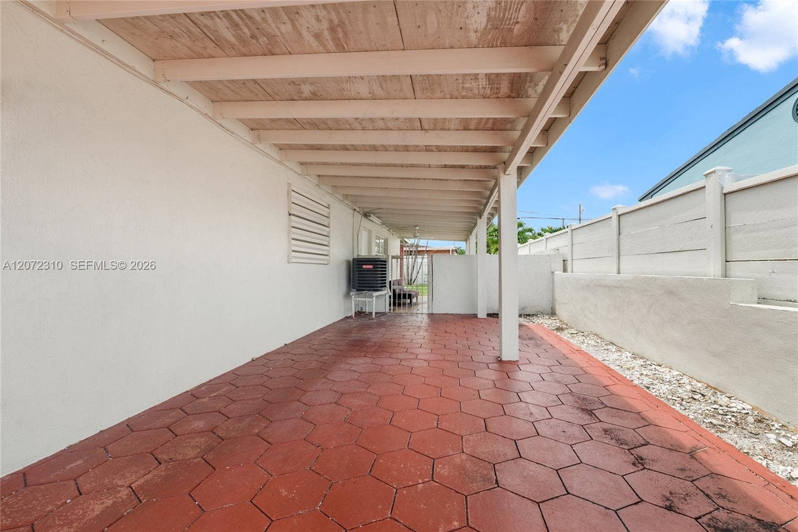 10240 SW 35th Street, Miami, FL 33165 Carport