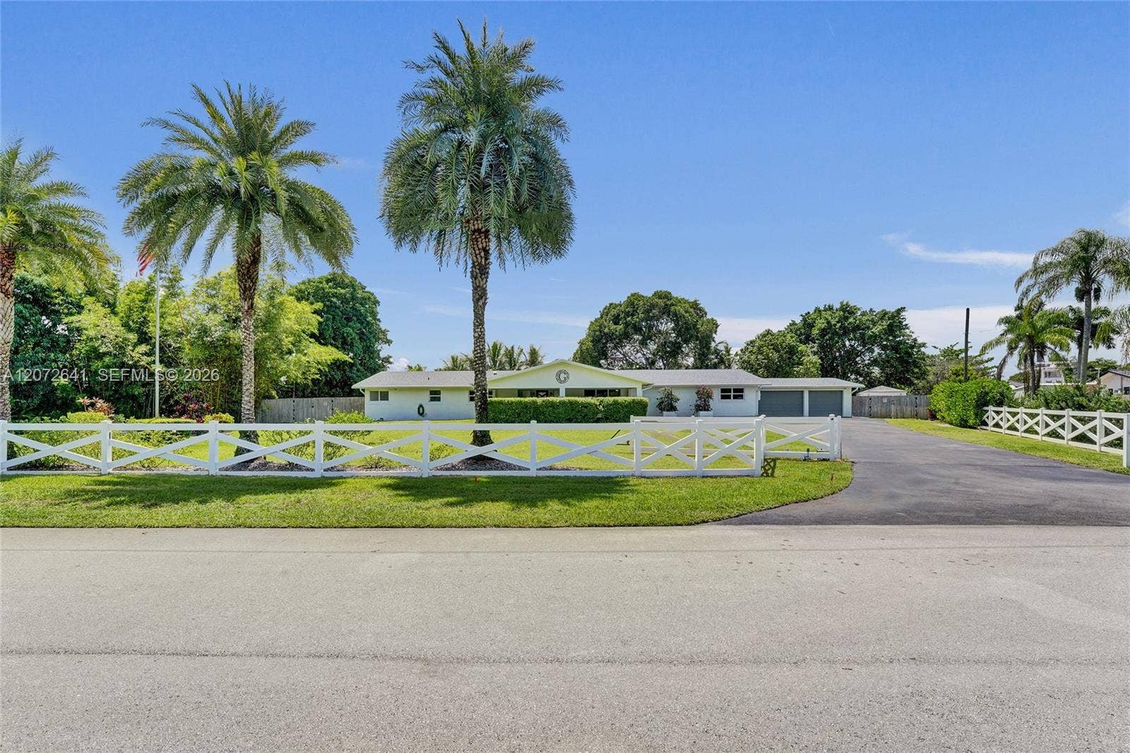 10880 SW 25th Street, Davie, FL 33324 Photo 2