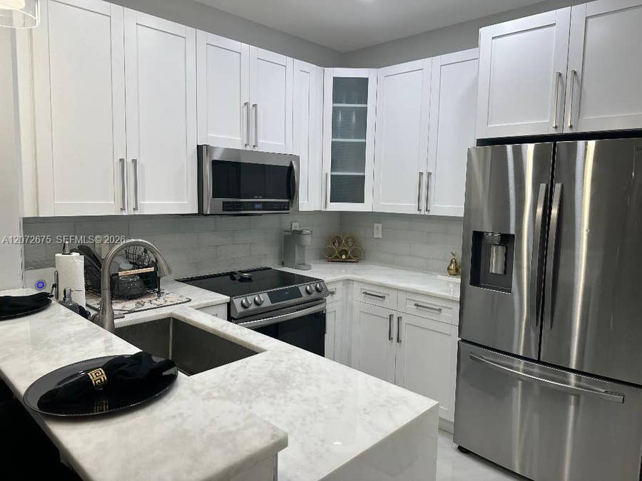 Property photo for 7690 S Southwood Circle, Davie, FL