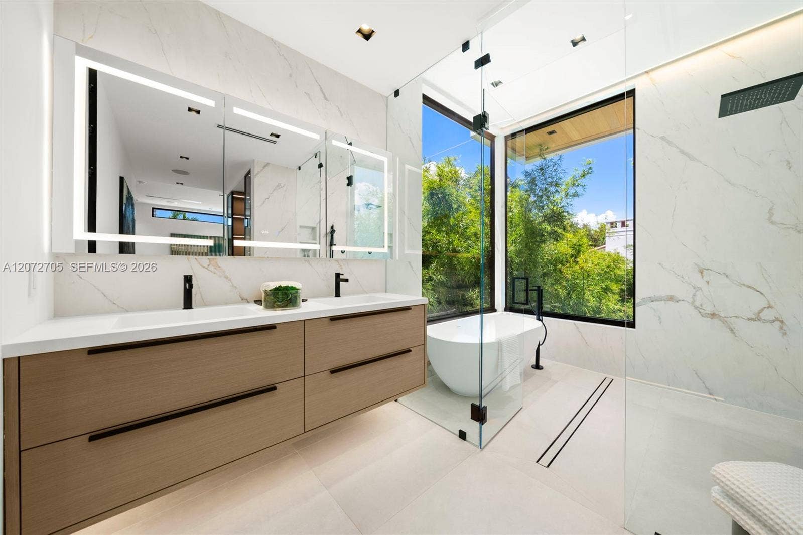 Miami Beach, FL 33141 Double sink primary bathroom