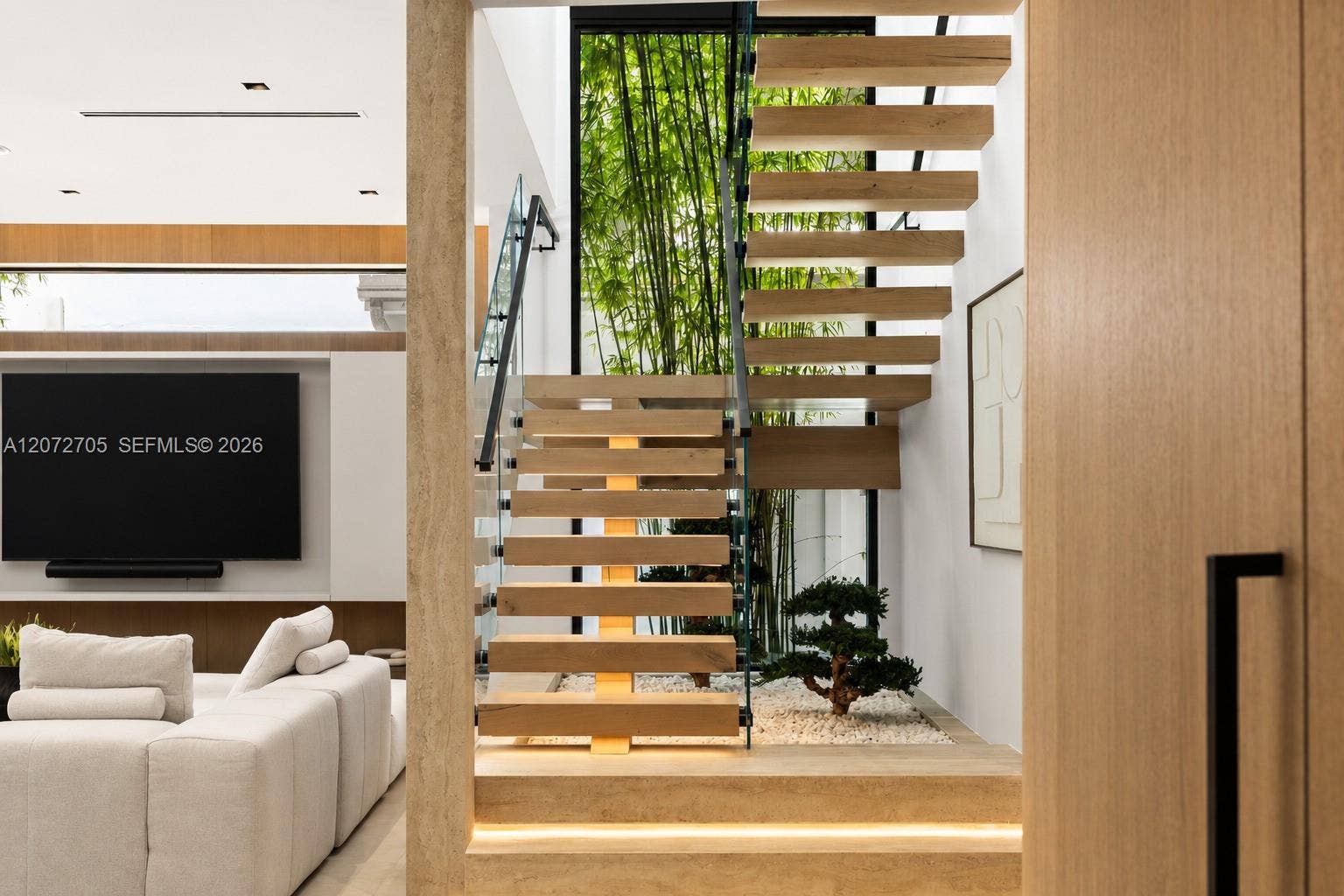 Miami Beach, FL 33141 Floating staircase