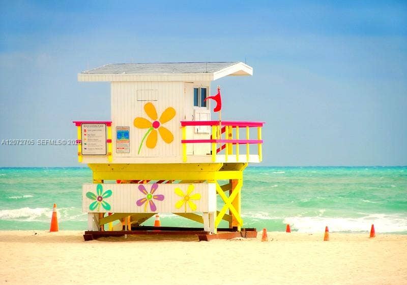 Miami Beach, FL 33141 Miami Beach Lifeguard tower