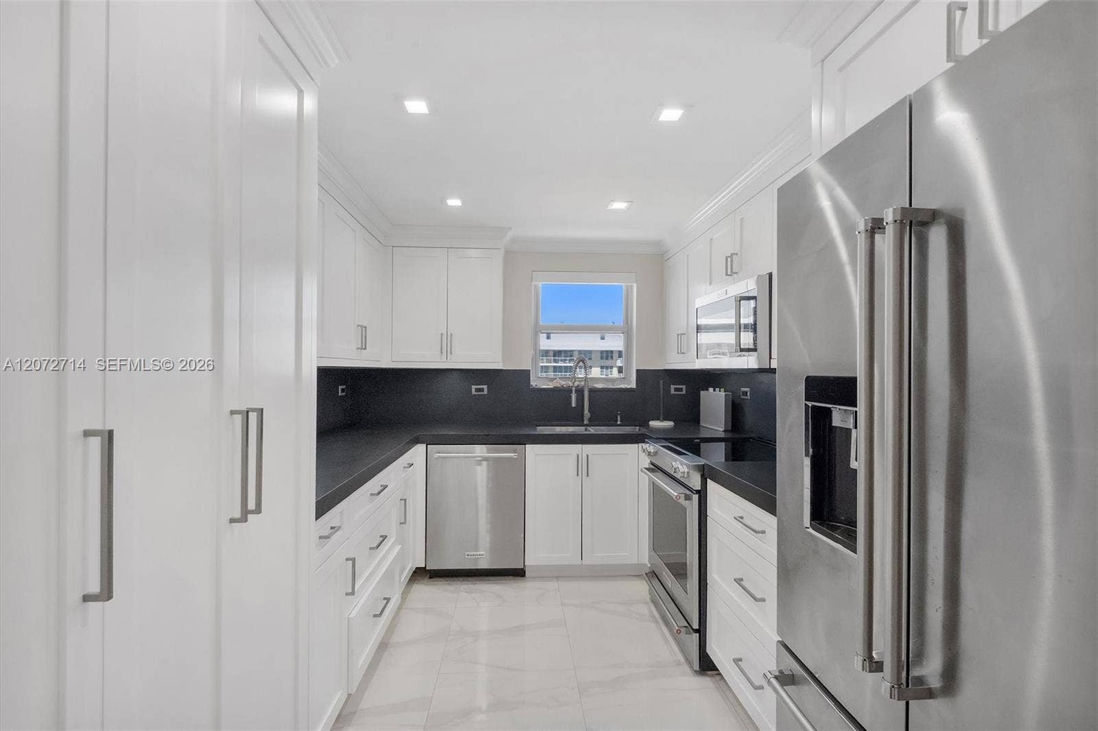 5555 Collins Avenue, #16B, Miami Beach, FL 33140 Photo 7