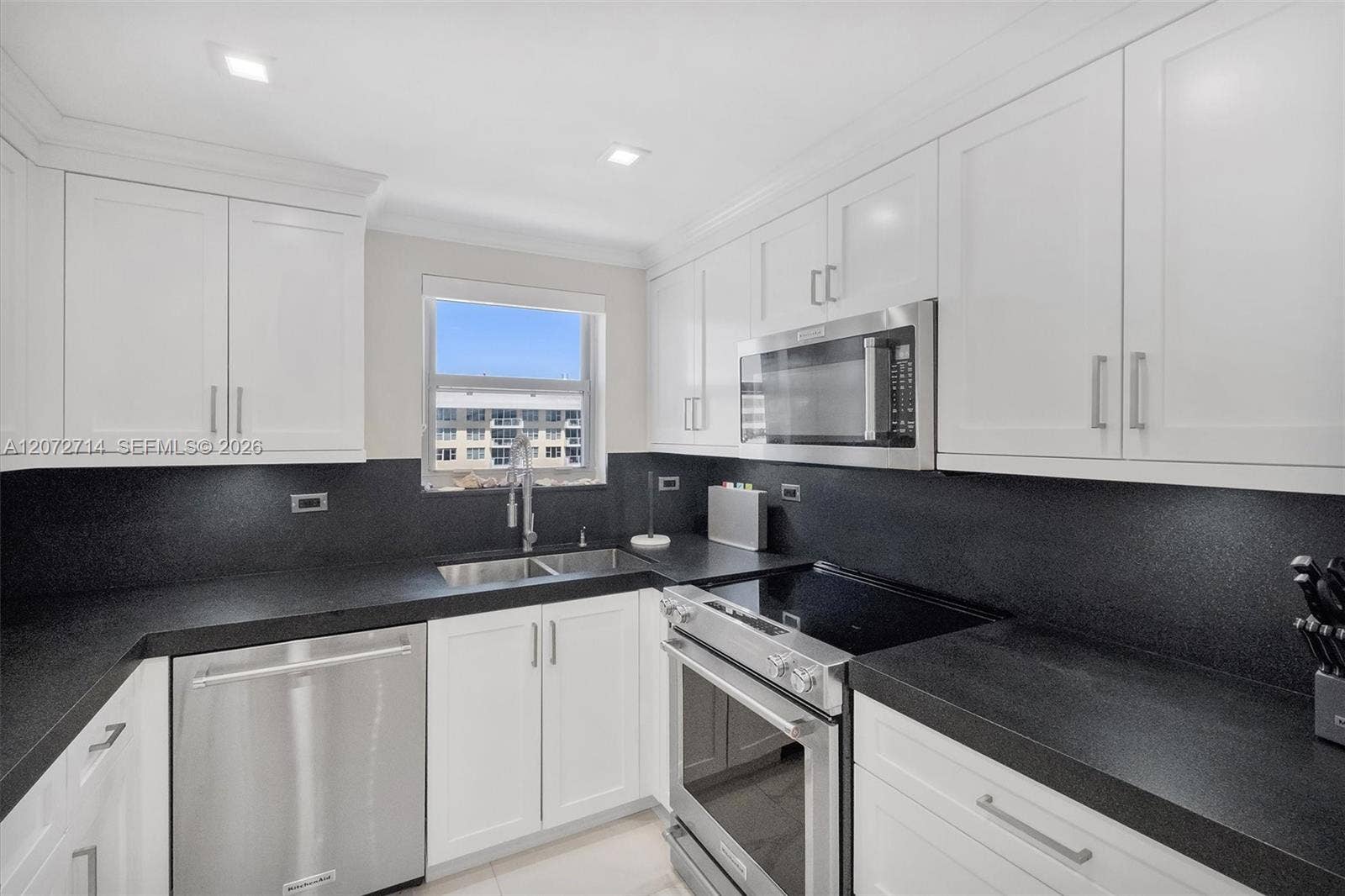5555 Collins Avenue, #16B, Miami Beach, FL 33140 Photo 8