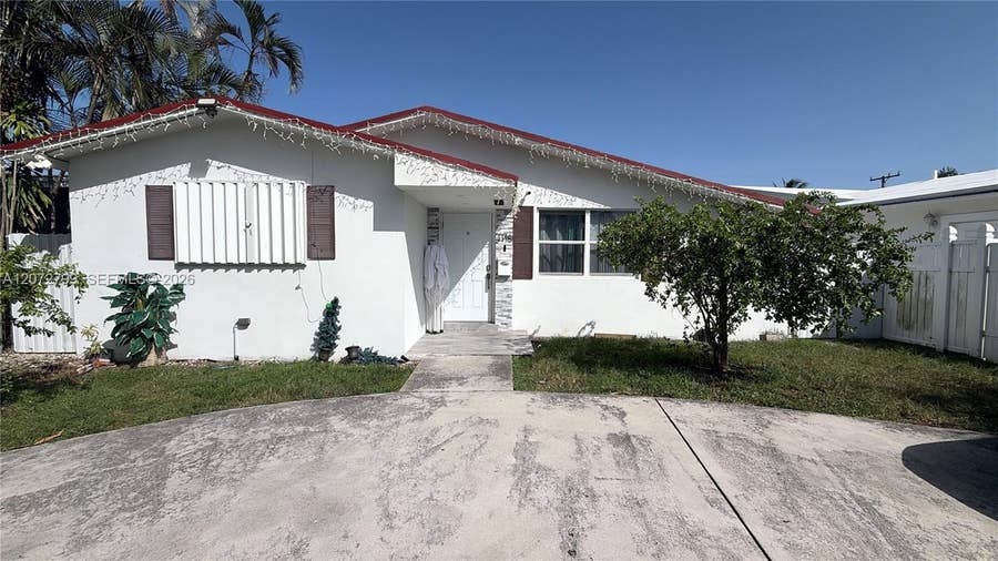 Property photo for 4118 N Circle Drive, Hollywood, FL