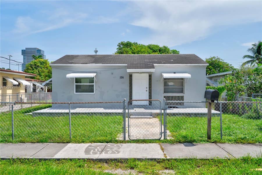Property photo for 126 SE 4th Street, Hallandale Beach, FL