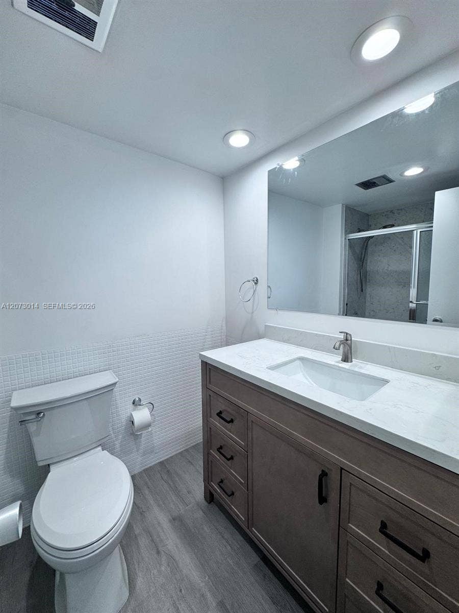 4010 Galt Ocean Drive, #1411, Fort Lauderdale, Fort Lauderdale, FL 33308 Second Bathroom